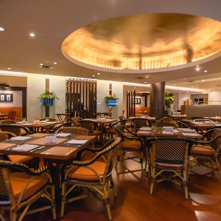 Nh Bangkok Sukhumvit Boulevard Exteriör bild The interior of the restaurant