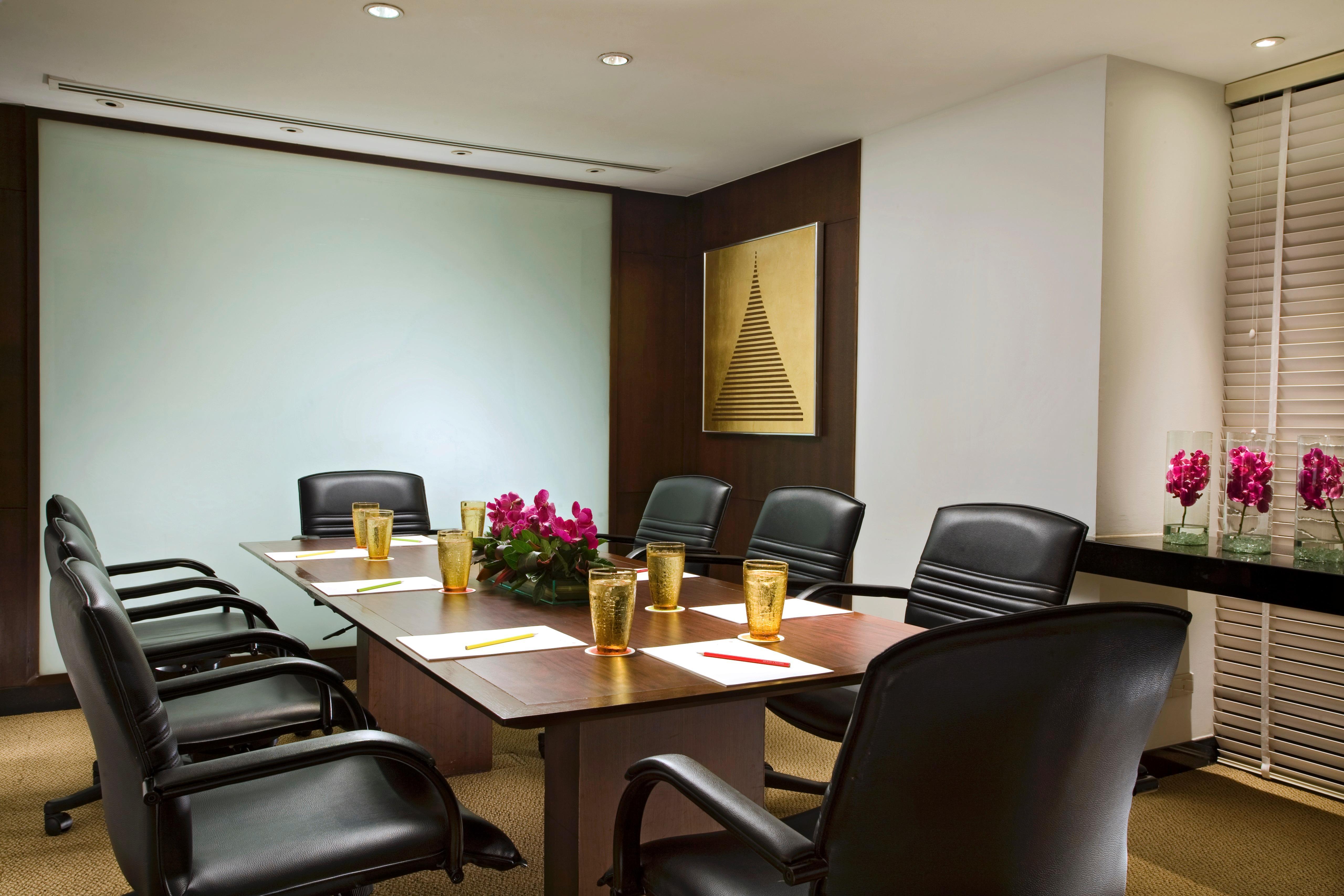 Nh Bangkok Sukhumvit Boulevard Exteriör bild A boardroom at a hotel