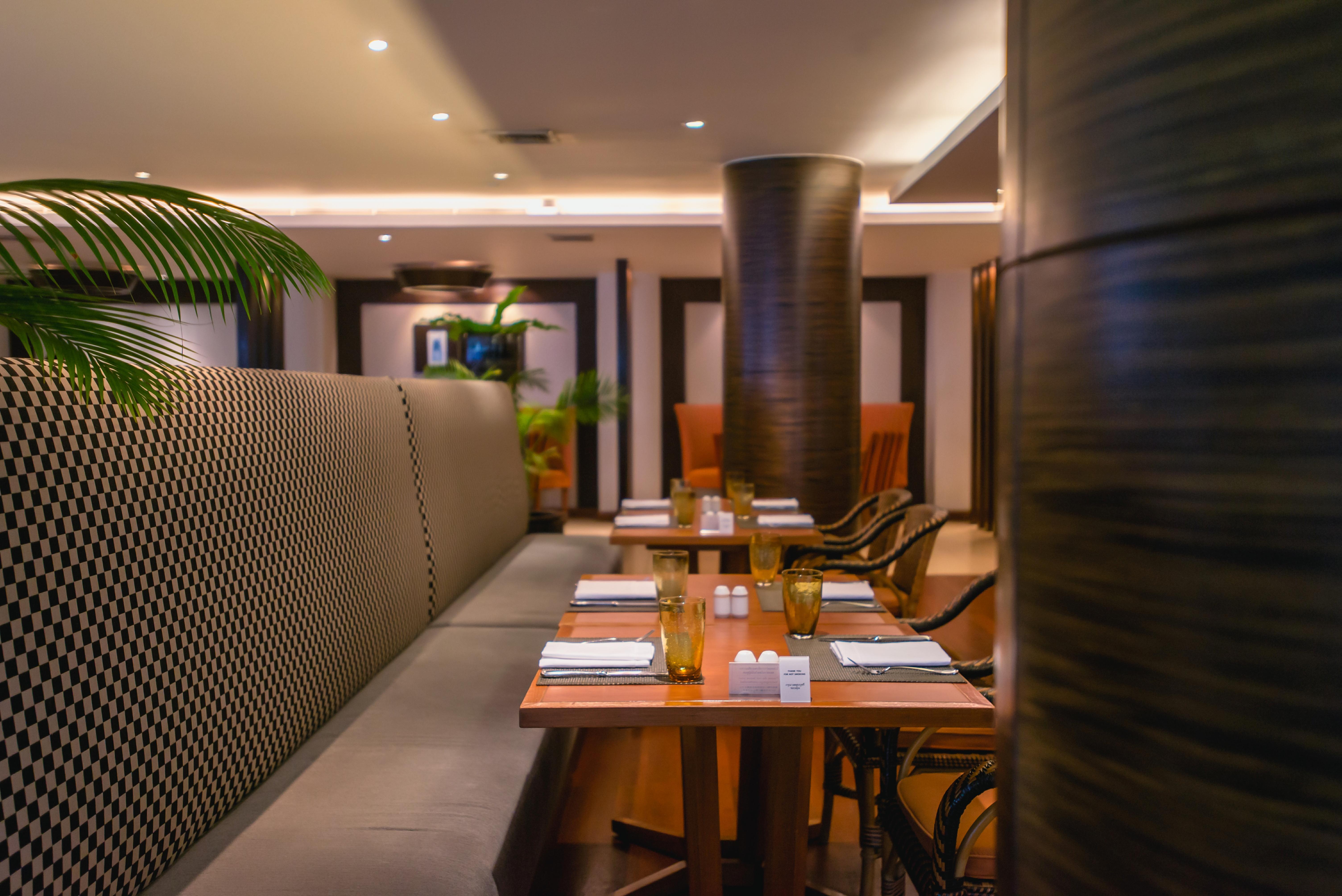 Nh Bangkok Sukhumvit Boulevard Exteriör bild Interior of the restaurant