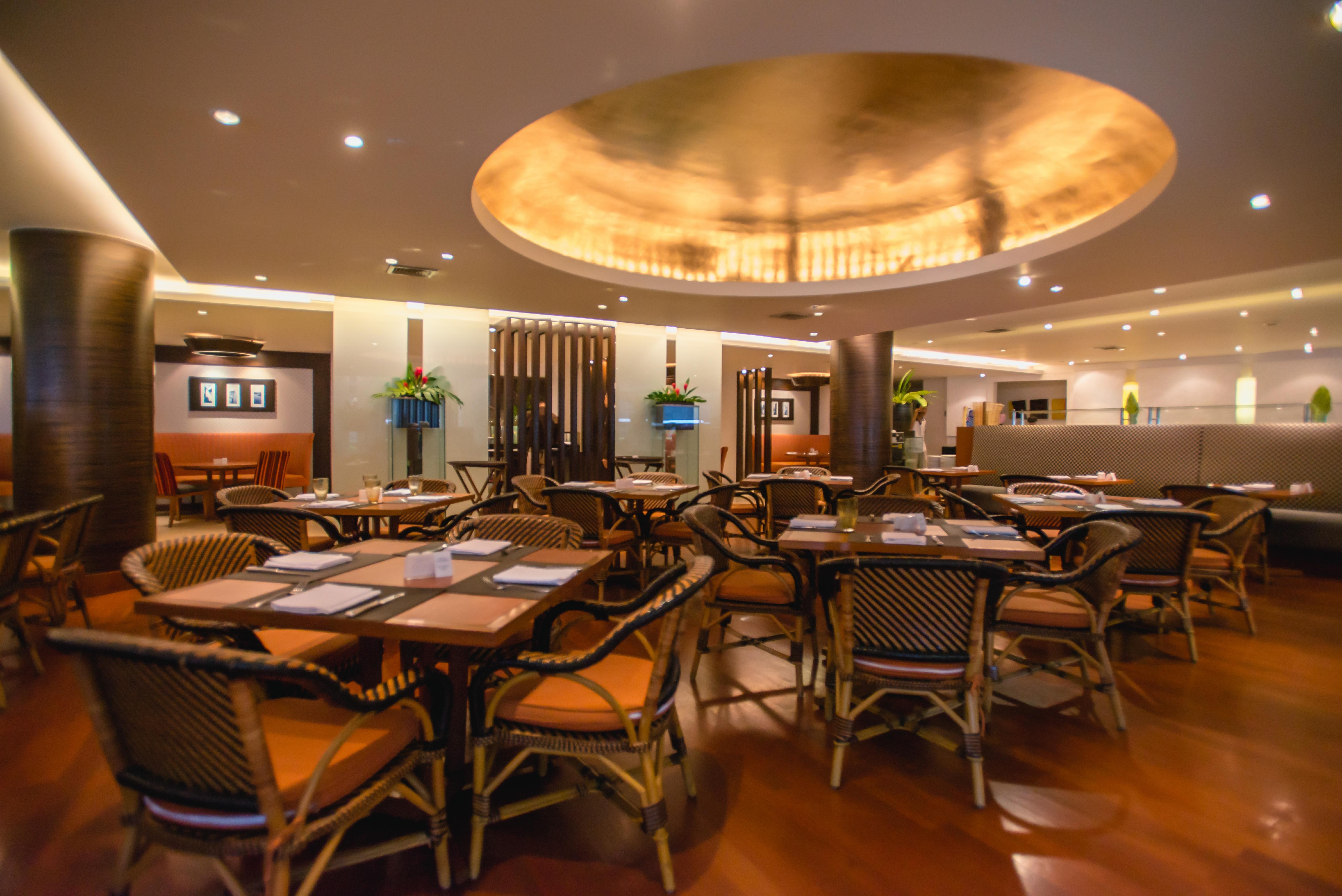 Nh Bangkok Sukhumvit Boulevard Exteriör bild The interior of the restaurant