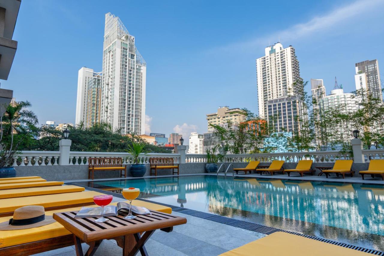 Nh Bangkok Sukhumvit Boulevard Exteriör bild The swimming pool at the hotel