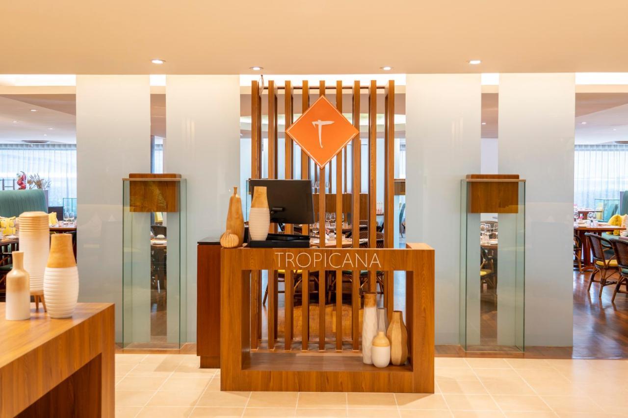 Nh Bangkok Sukhumvit Boulevard Exteriör bild Reception desk at the hotel