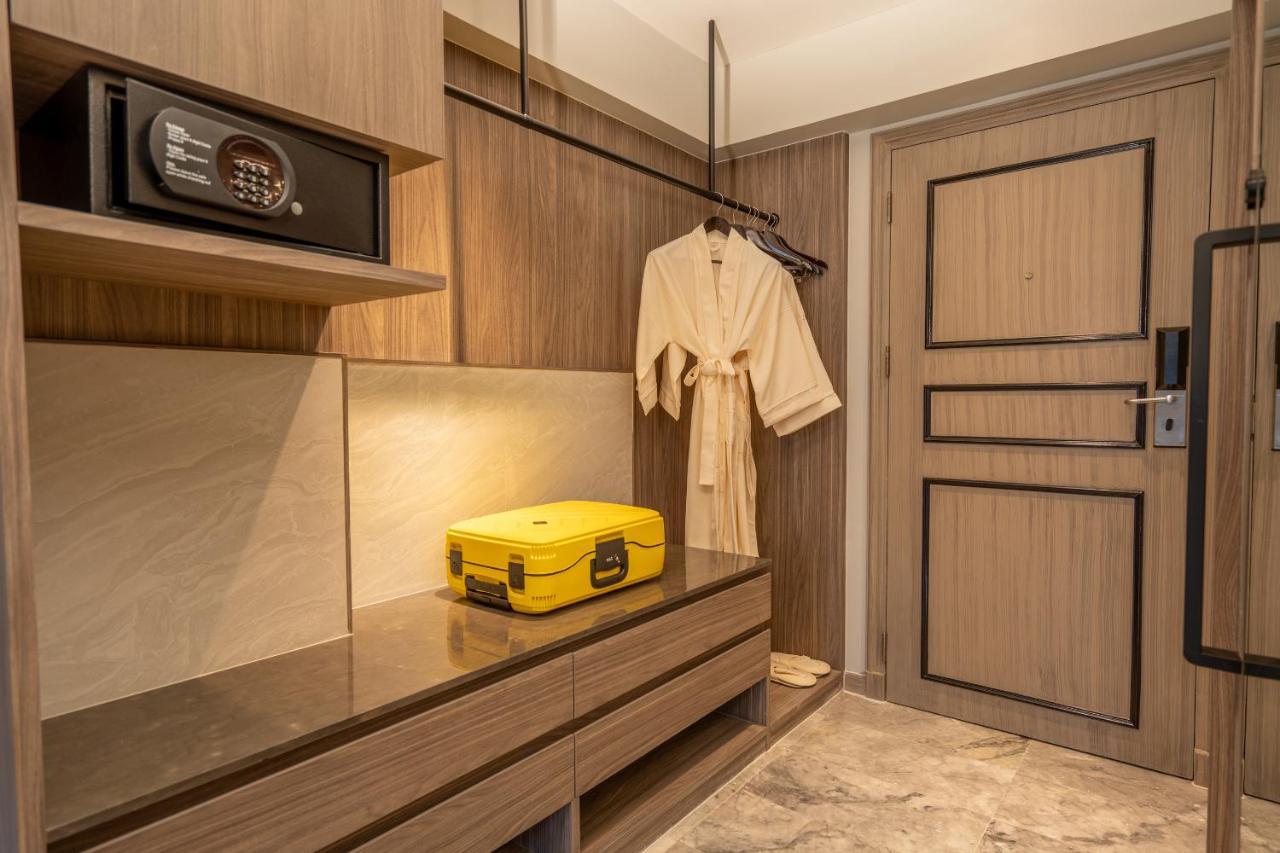 Nh Bangkok Sukhumvit Boulevard Exteriör bild A safe in a hotel room